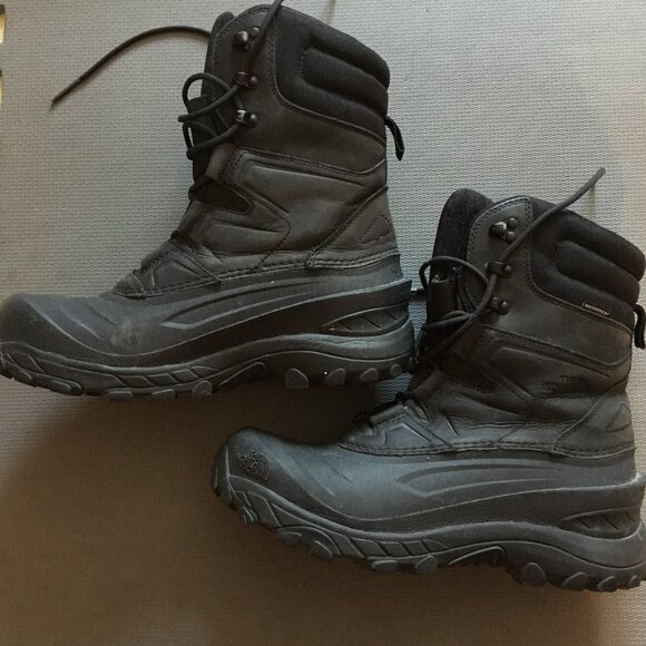 TNF Chilkat 400 II Boots US10.5 - Picture 2 of 4